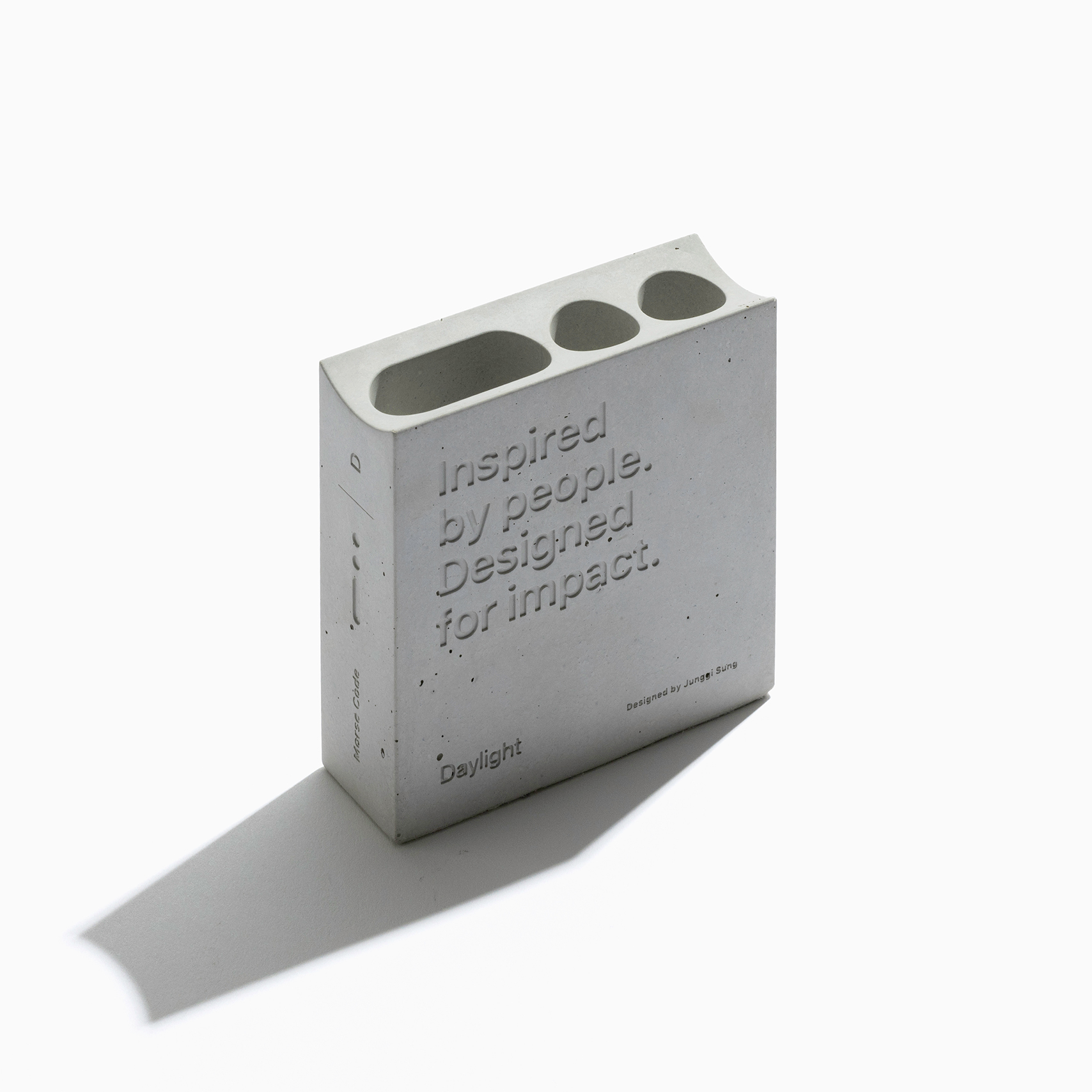 Read more about the article junggi sung _ pencil vase